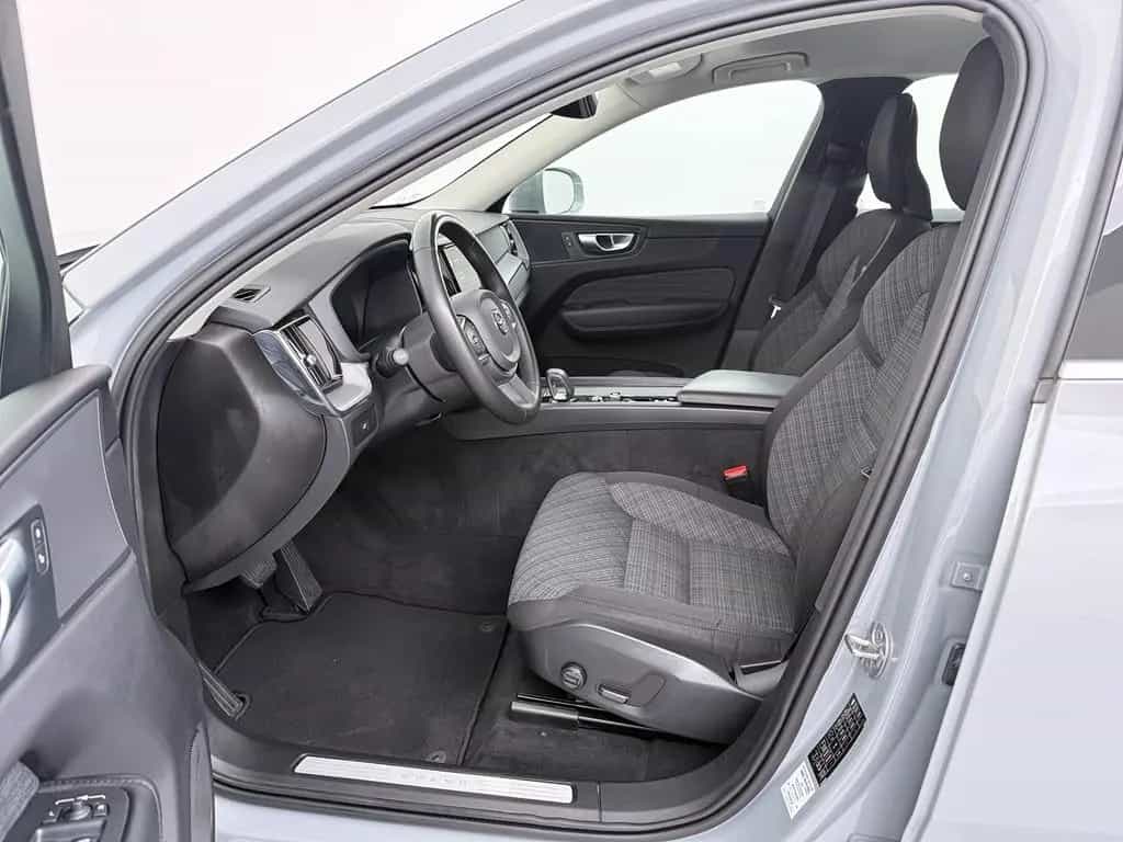 Volvo XC60 B4 Diesel Core 2WD 11/2023-photo-11