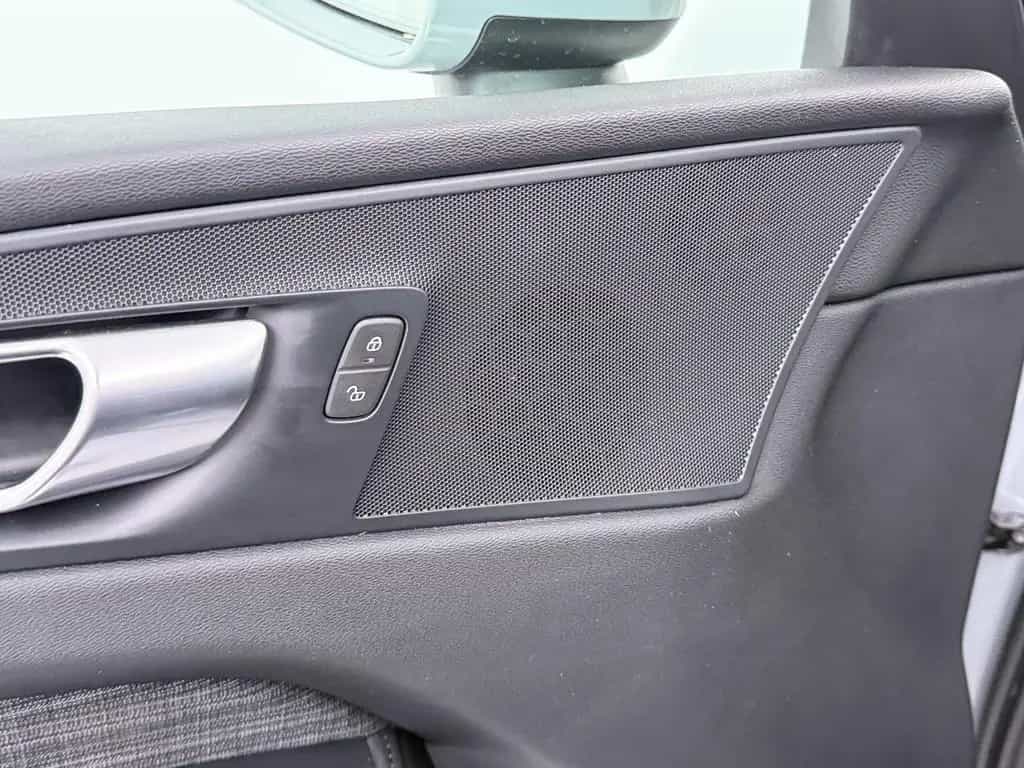 Volvo XC60 B4 Diesel Core 2WD 11/2023-photo-12
