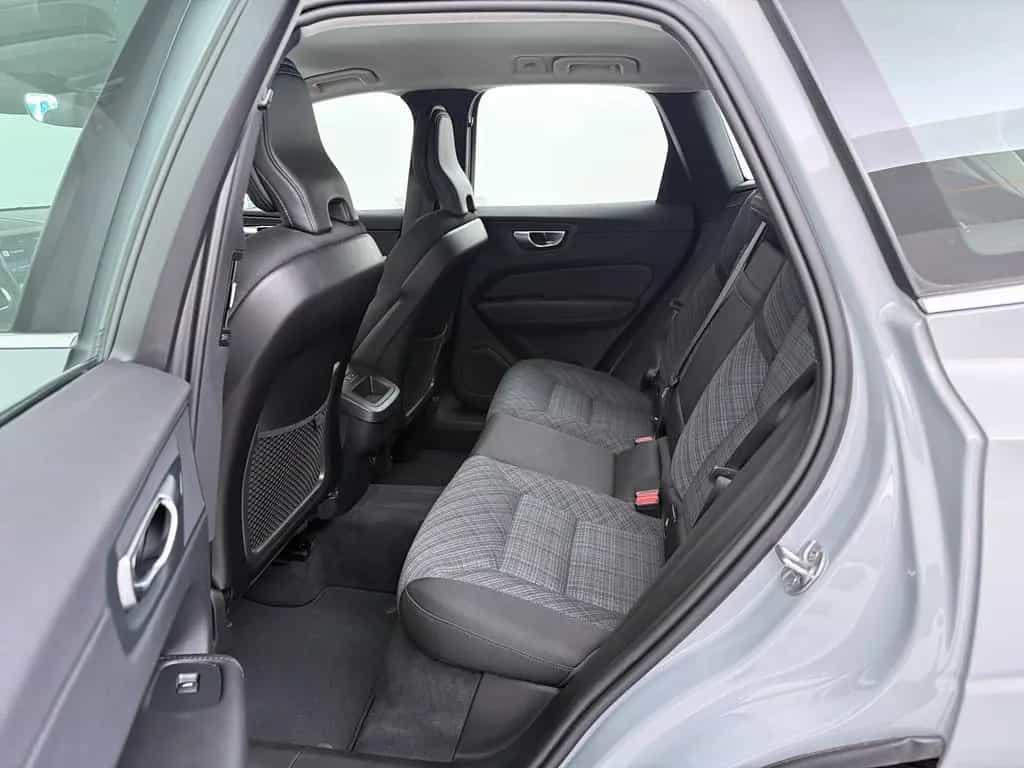 Volvo XC60 B4 Diesel Core 2WD 11/2023-photo-13