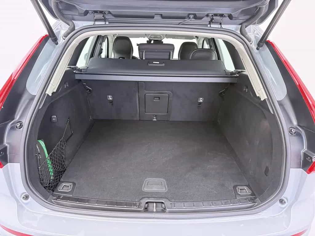 Volvo XC60 B4 Diesel Core 2WD 11/2023-photo-16