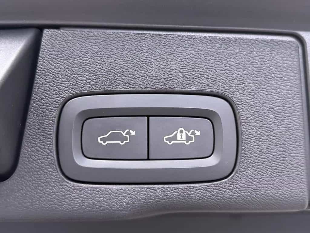 Volvo XC60 B4 Diesel Core 2WD 11/2023-photo-18