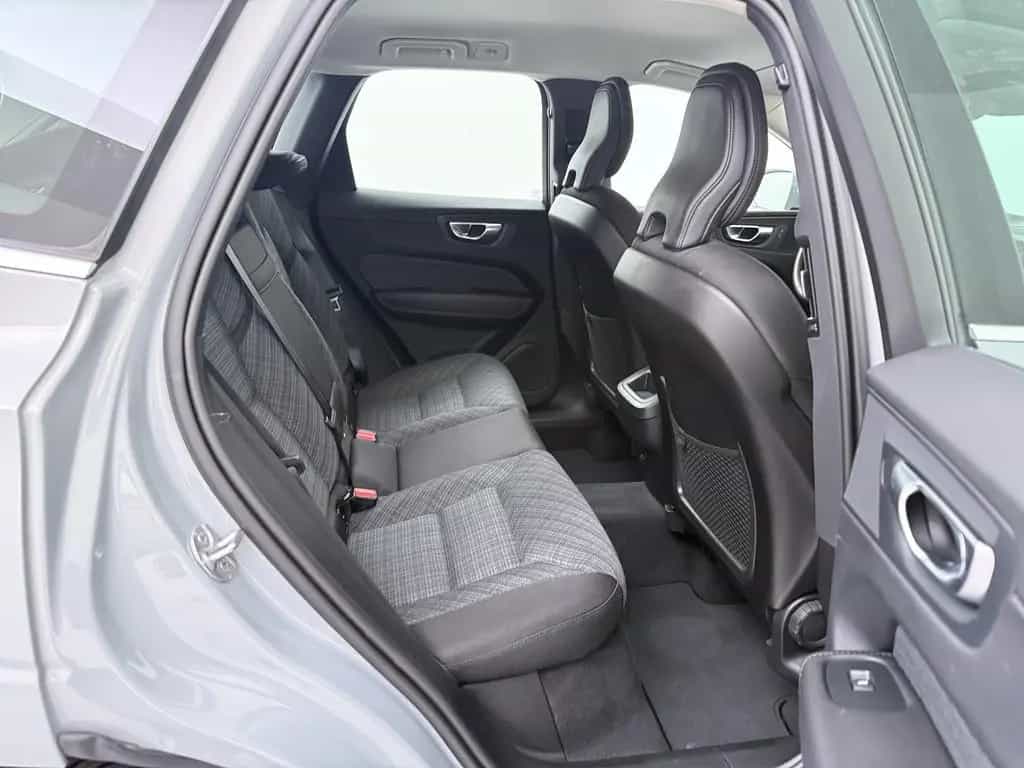 Volvo XC60 B4 Diesel Core 2WD 11/2023-photo-20