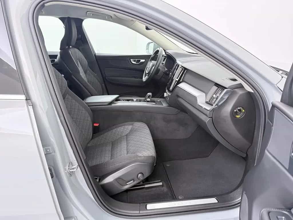 Volvo XC60 B4 Diesel Core 2WD 11/2023-photo-21