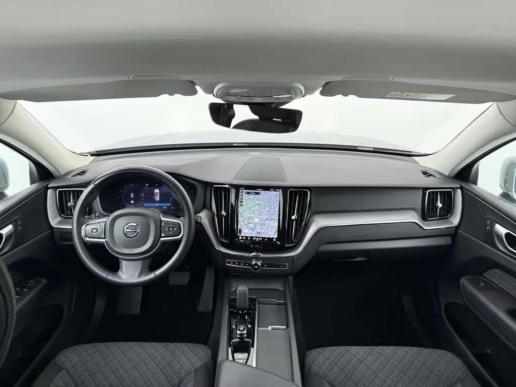 Volvo XC60 B4 Diesel Core 2WD 11/2023-photo-38