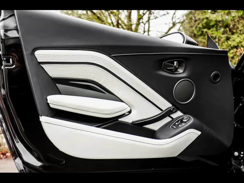 Aston Martin V8 VANTAGE COUPE°ONYX BLACK°DUOTONE°360°XPEL 03/2022-photo-6