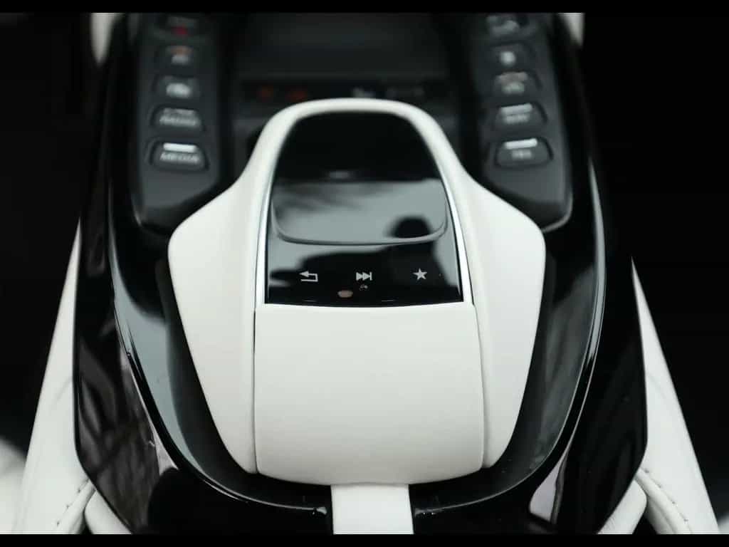 Aston Martin V8 Vantage COUPE°ONYX BLACK°DUOTONE°360°XPEL 03/2022-photo-13