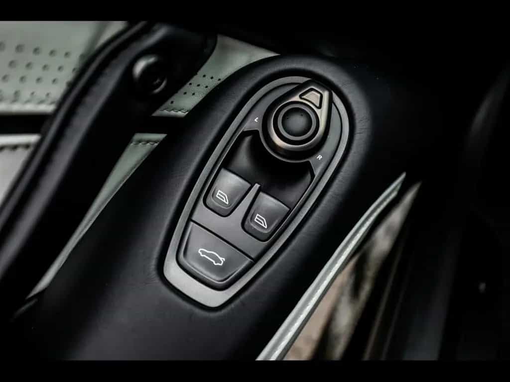 Aston Martin V8 Vantage COUPE°ONYX BLACK°DUOTONE°360°XPEL 03/2022-photo-22