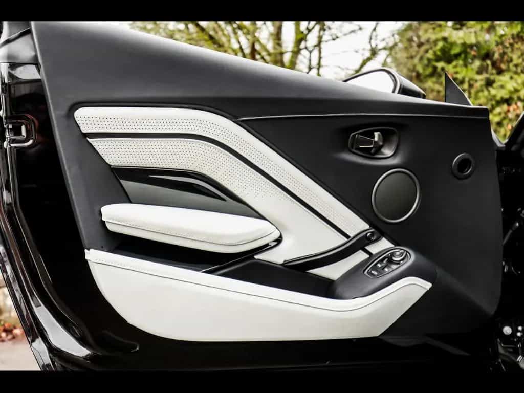 Aston Martin V8 Vantage COUPE°ONYX BLACK°DUOTONE°360°XPEL 03/2022-photo-7