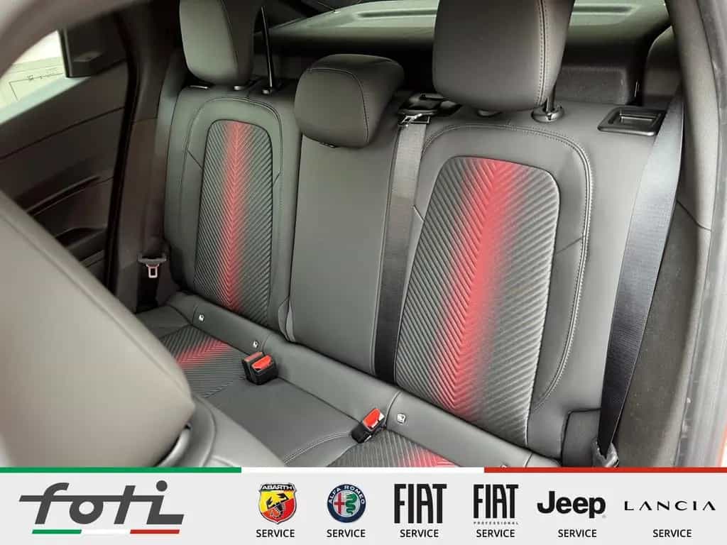 Alfa Romeo Junior Ibrida 1.2 145 PS Automatik LED Kamera 03/2026-photo-12