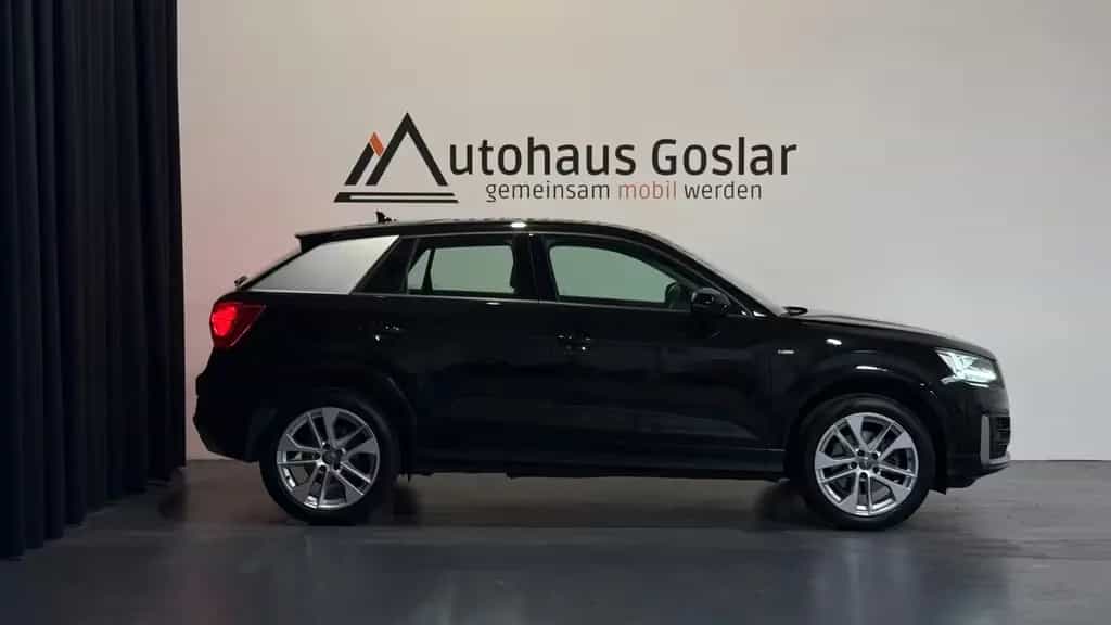 Audi Q2 Sport*S-line*AHK*Navi*LED*S/W 03/2018-photo-1