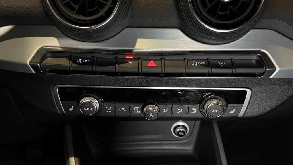 Audi Q2 Sport*S-line*AHK*Navi*LED*S/W 03/2018-photo-24