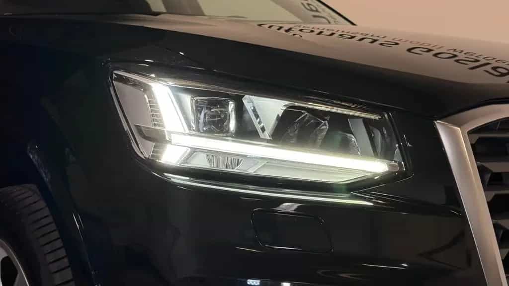 Audi Q2 Sport*S-line*AHK*Navi*LED*S/W 03/2018-photo-3