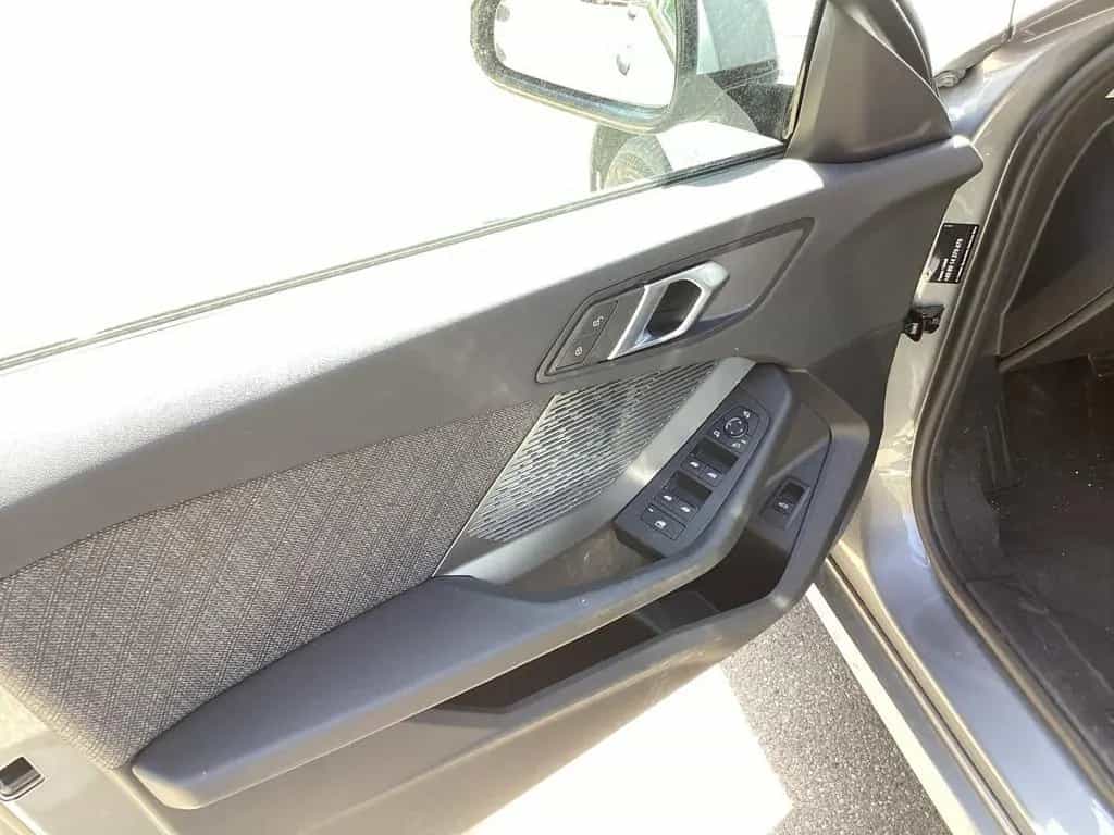 BMW 1 Series 120i DKG LED Kamera el. Heckklappe 07/2025-photo-13