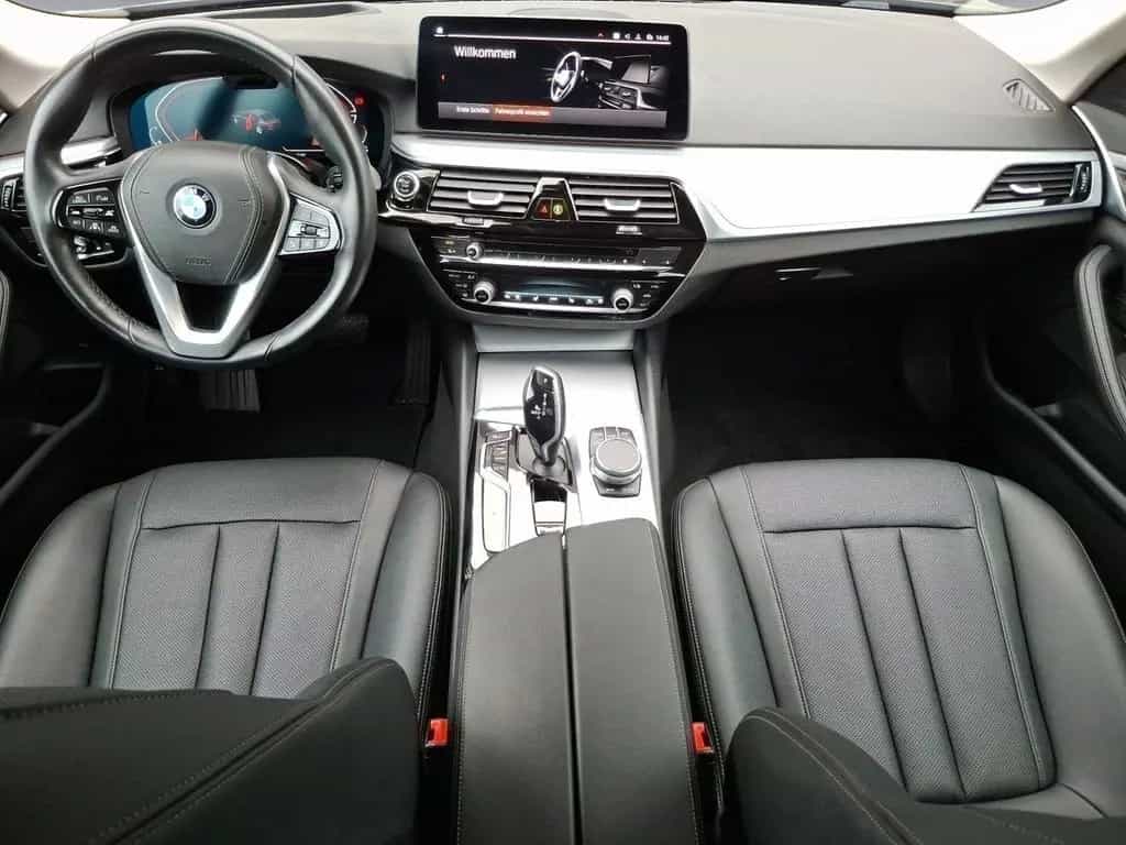 BMW 5 Series 520d xDrive Aut. Klimaaut. Glasdach Head-Up AHK 12/2022-photo-10