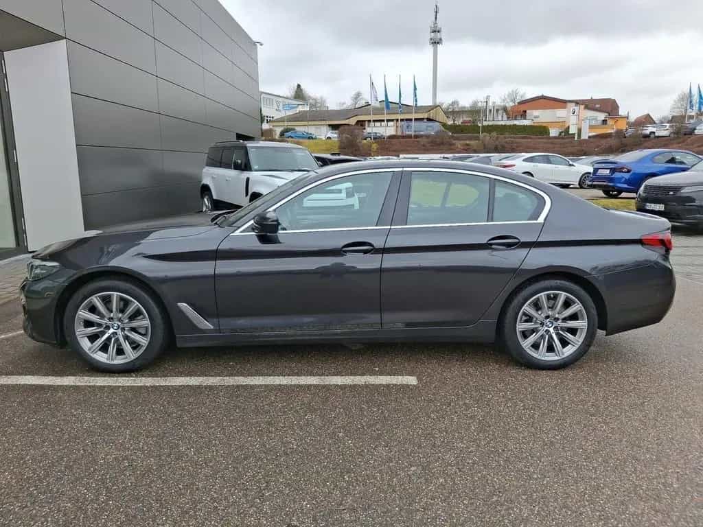 BMW 5 Series 520d xDrive Aut. Klimaaut. Glasdach Head-Up AHK 12/2022-photo-12