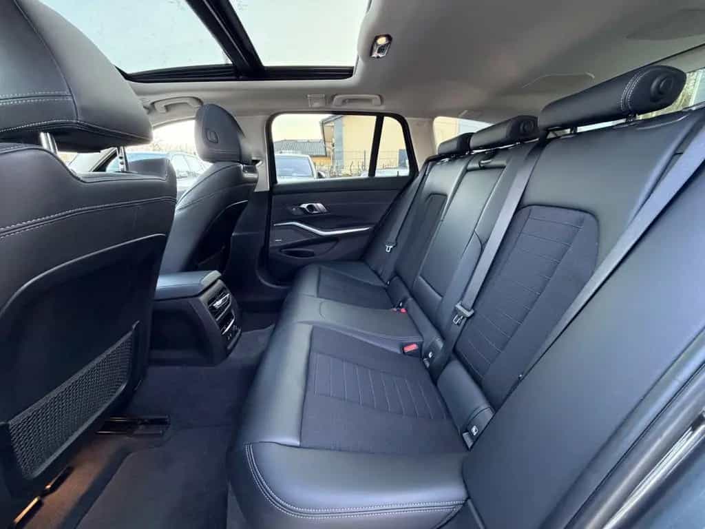 BMW 3 Series 330i Touring xDrive Sport Line ACC*Pano*Kam*HUP 02/2020-photo-10