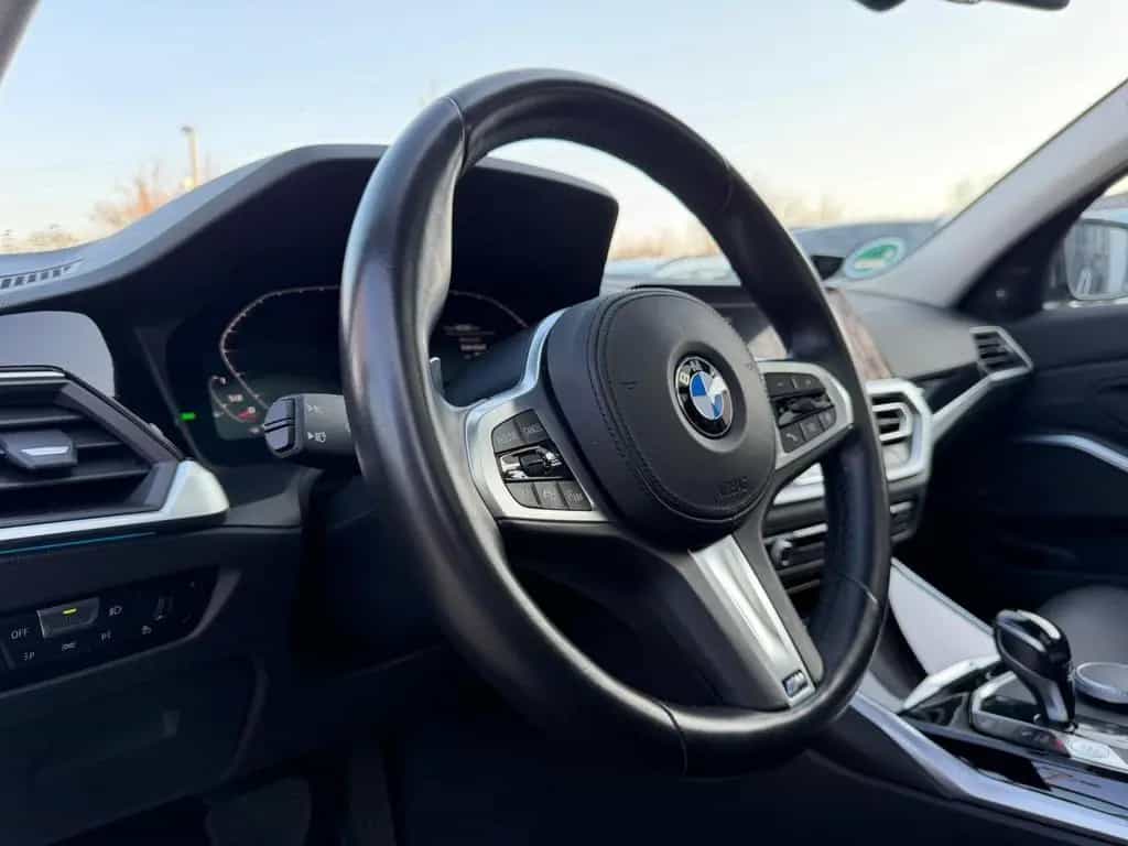BMW 3 Series 330i Touring xDrive Sport Line ACC*Pano*Kam*HUP 02/2020-photo-8