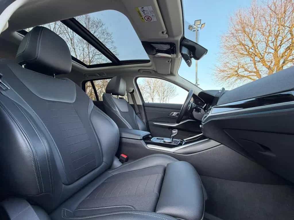 BMW 3 Series 330i Touring xDrive Sport Line ACC*Pano*Kam*HUP 02/2020-photo-9