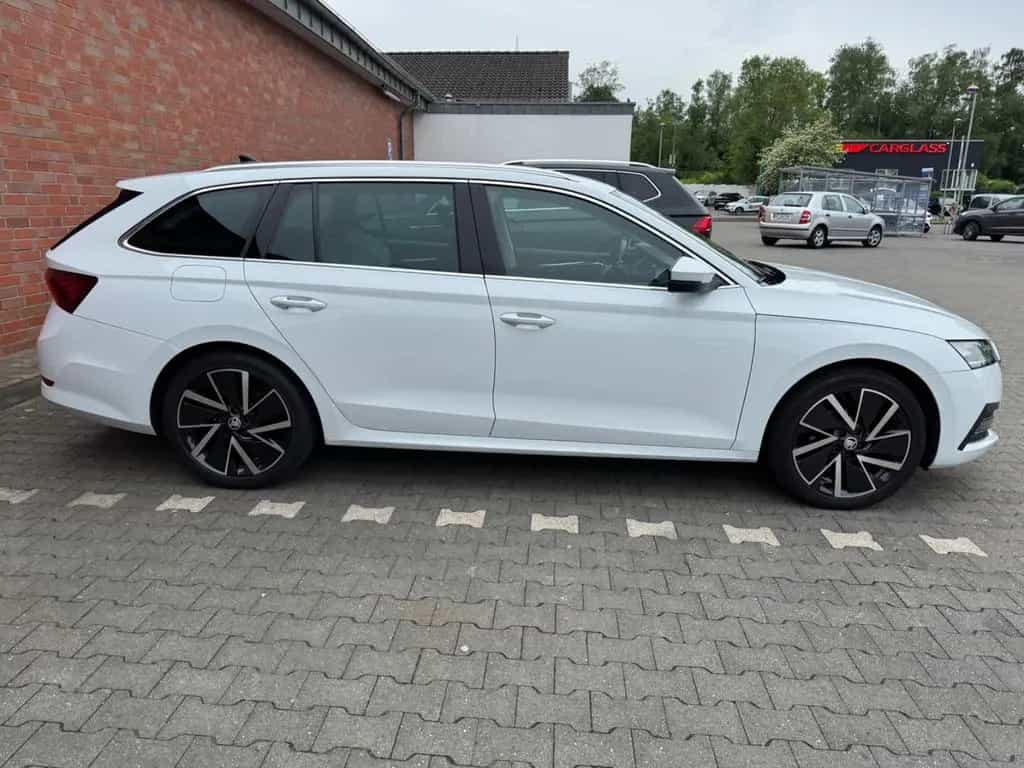 Skoda Octavia 1.5 TSI ACT FIRST EDITION COMBI FIRS... 07/2020-photo-3