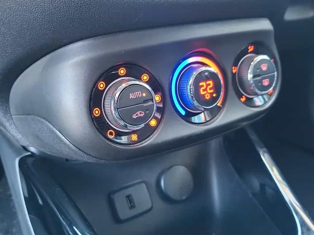 Opel Corsa E 1.4 Turbo Sondermodell "Edition ecoFlex" 05/2016-photo-18