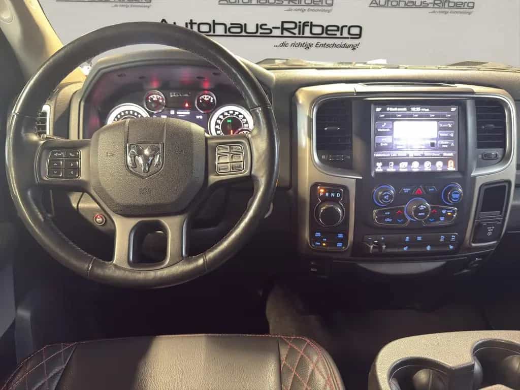 Dodge RAM 4X4 DOKA Leder/keyless/Kamera/AHK/FoliertGrü 02/2020-photo-11
