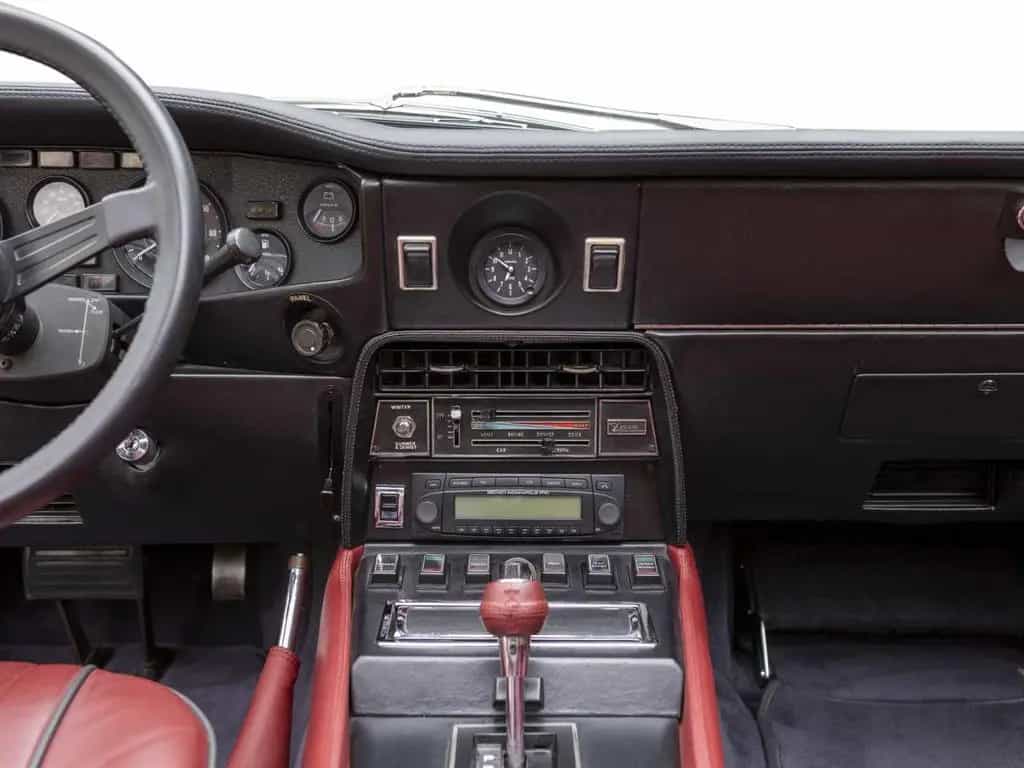 Aston Martin V8 01/1977-photo-23