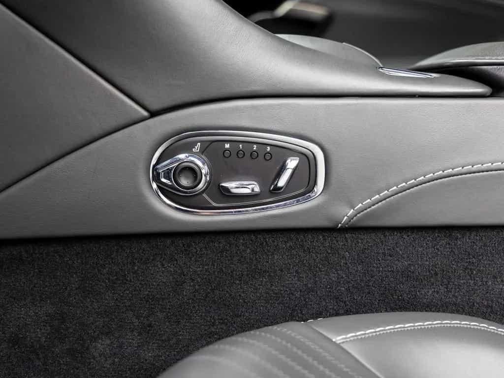 Aston Martin DB11 AMR V12 Coupe -China Grey- 02/2020-photo-18
