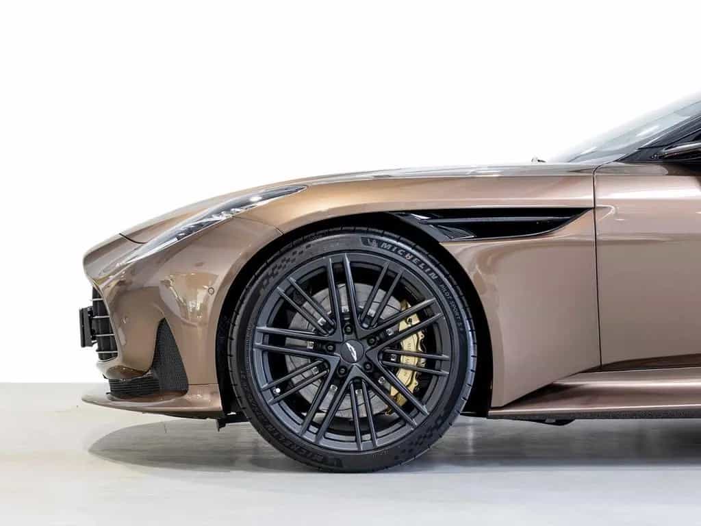 Aston Martin DB12 Coupe -Magneto Bronze- null-photo-12