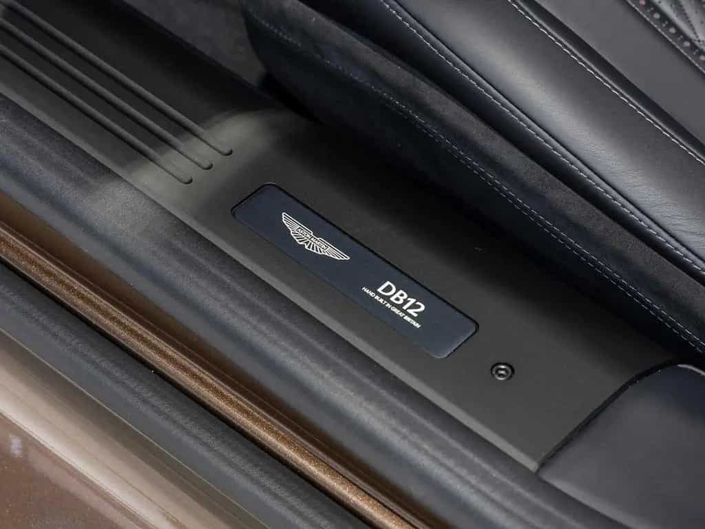 Aston Martin DB12 Coupe -Magneto Bronze- null-photo-16