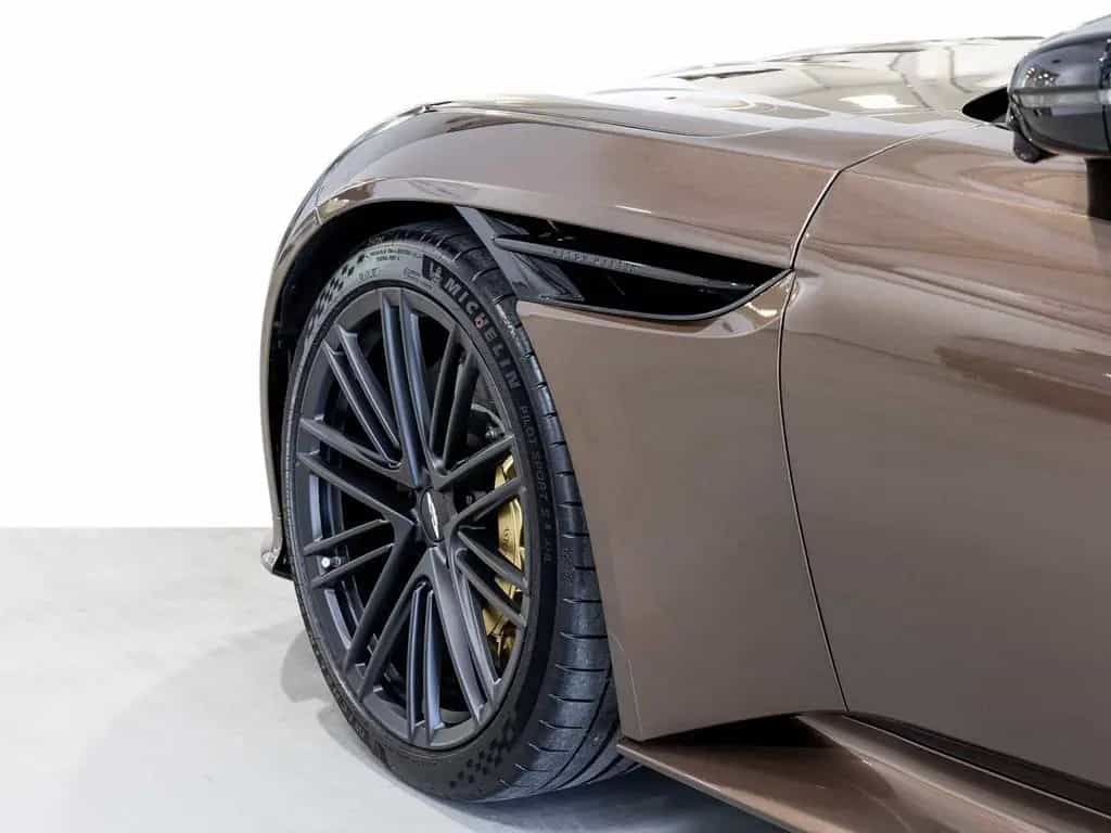 Aston Martin DB12 Coupe -Magneto Bronze- null-photo-8