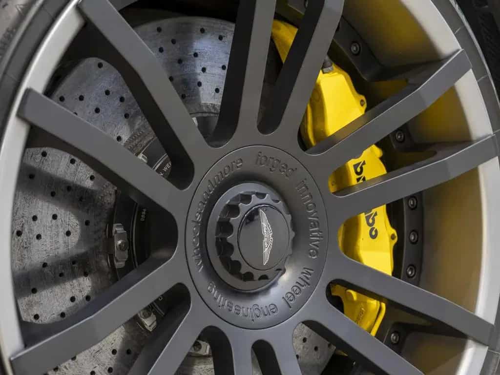 Aston Martin V12 Vantage -GT12- No. 91 / 100 01/2016-photo-10
