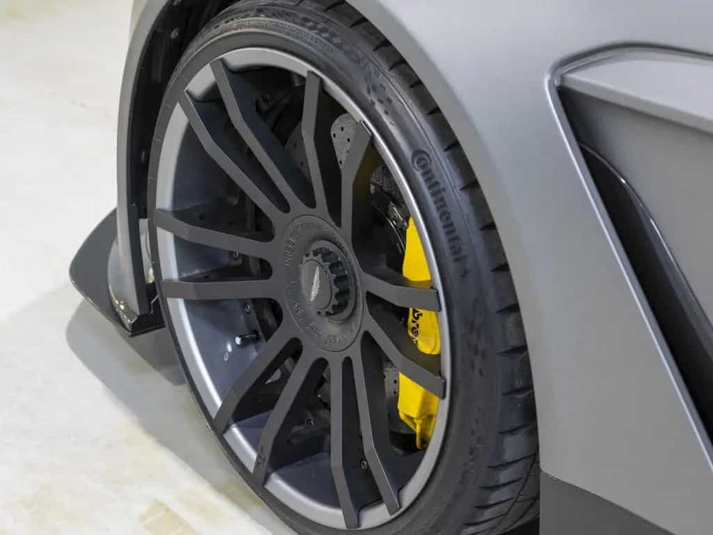 Aston Martin V12 Vantage -GT12- No. 91 / 100 01/2016-photo-2
