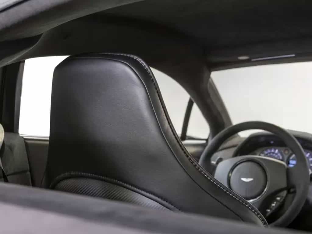 Aston Martin V12 Vantage -GT12- No. 91 / 100 01/2016-photo-24