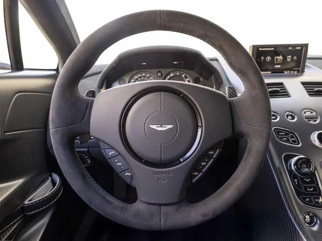 Aston Martin V12 Vantage -GT12- No. 91 / 100 01/2016-photo-26