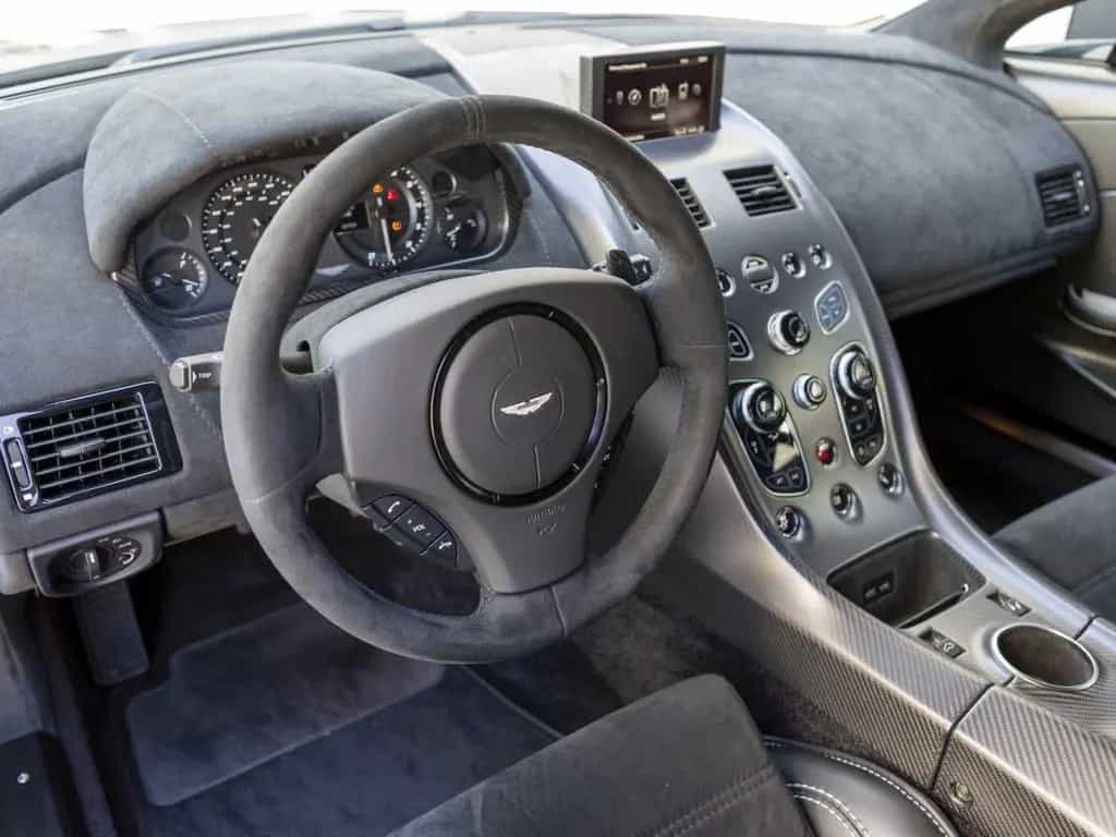 Aston Martin V12 Vantage -GT12- No. 91 / 100 01/2016-photo-3