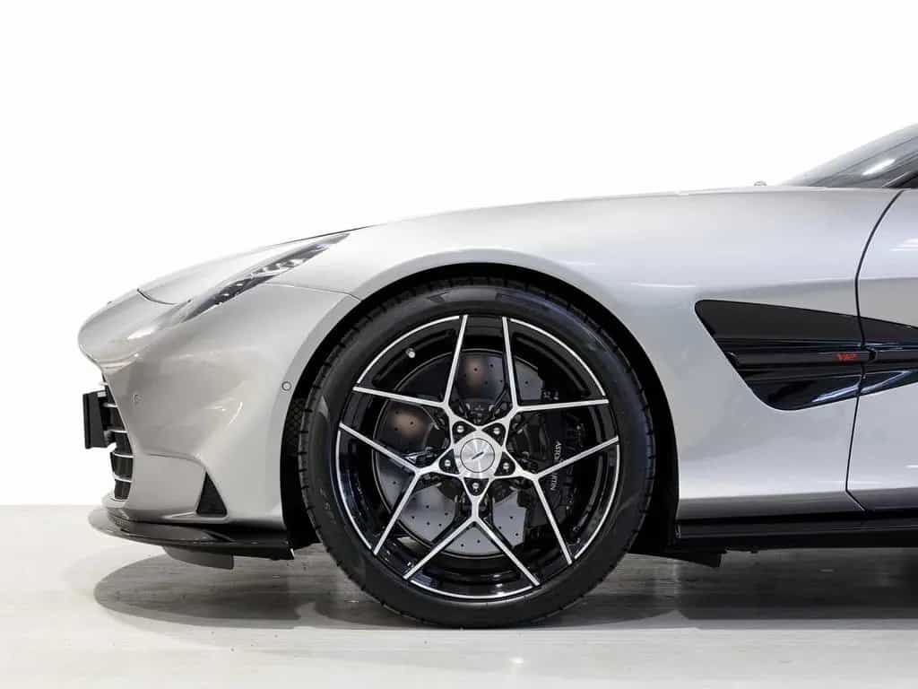 Aston Martin Vanquish Volante -Aluminite Silver- null-photo-11