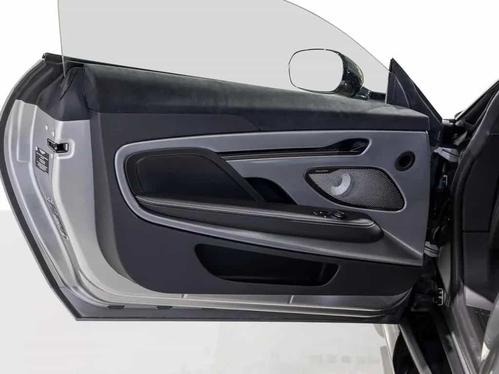 Aston Martin Vanquish Volante -Aluminite Silver- null-photo-15