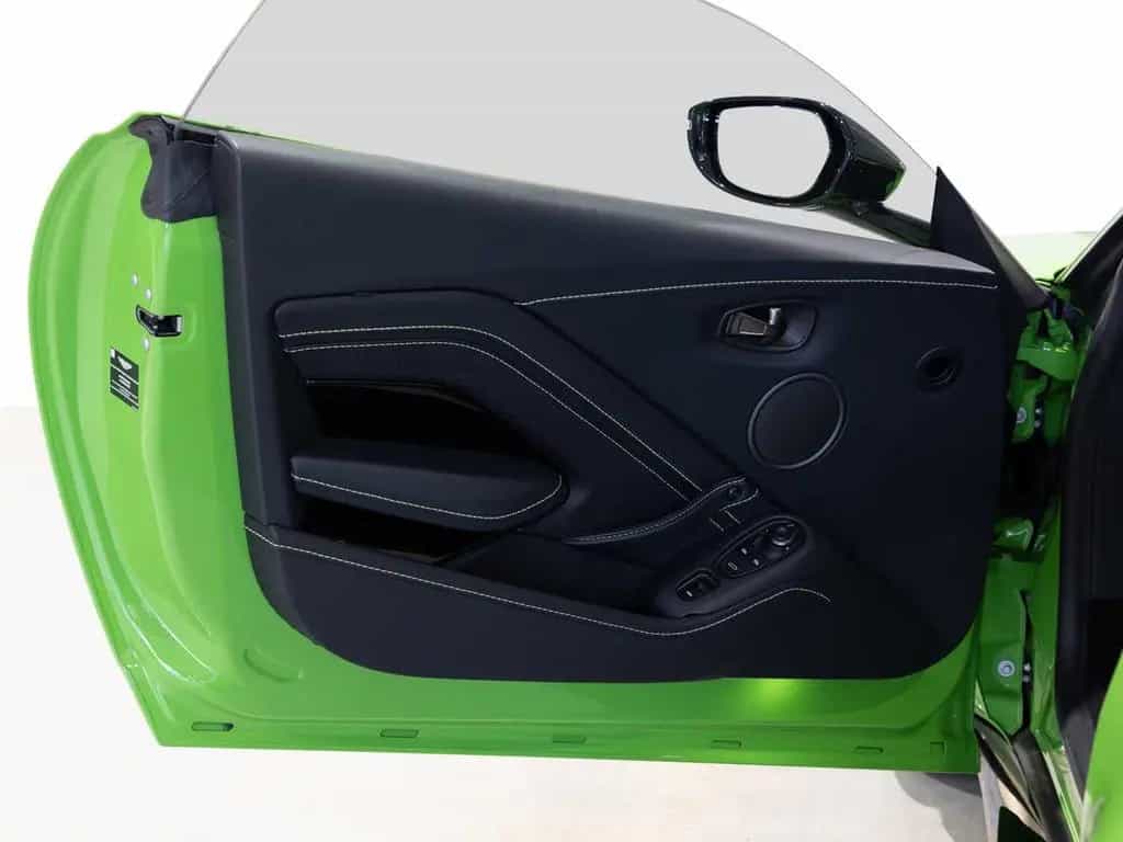 Aston Martin V8 Vantage Roadster -Racing Line Kermit Green- 04/2022-photo-15