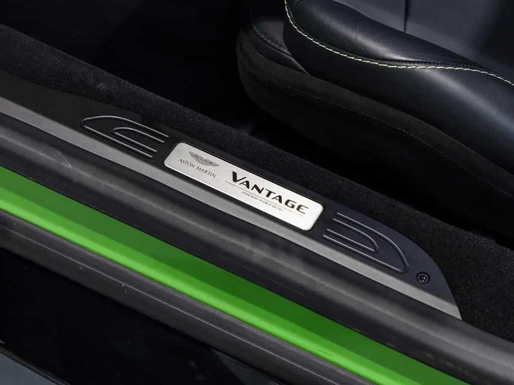 Aston Martin V8 Vantage Roadster -Racing Line Kermit Green- 04/2022-photo-16
