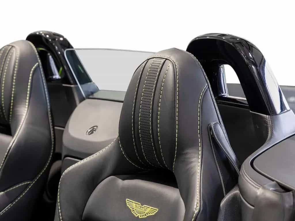 Aston Martin V8 Vantage Roadster -Racing Line Kermit Green- 04/2022-photo-17