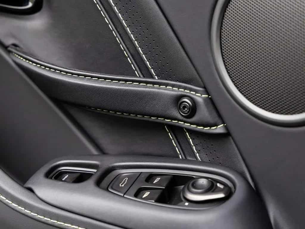 Aston Martin V8 Vantage Roadster -Racing Line Kermit Green- 04/2022-photo-23