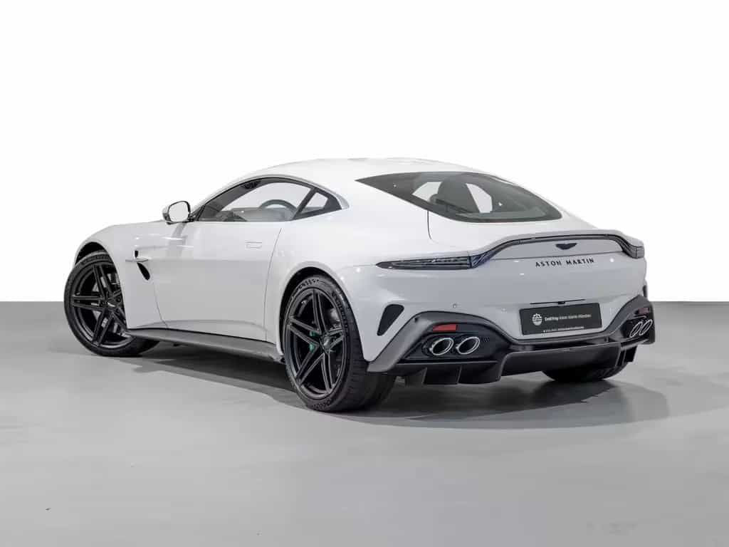 Aston Martin V8 Vantage -Lunar White- null-photo-1