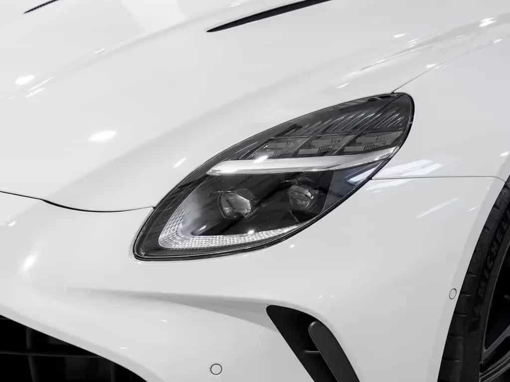 Aston Martin V8 Vantage -Lunar White- null-photo-10