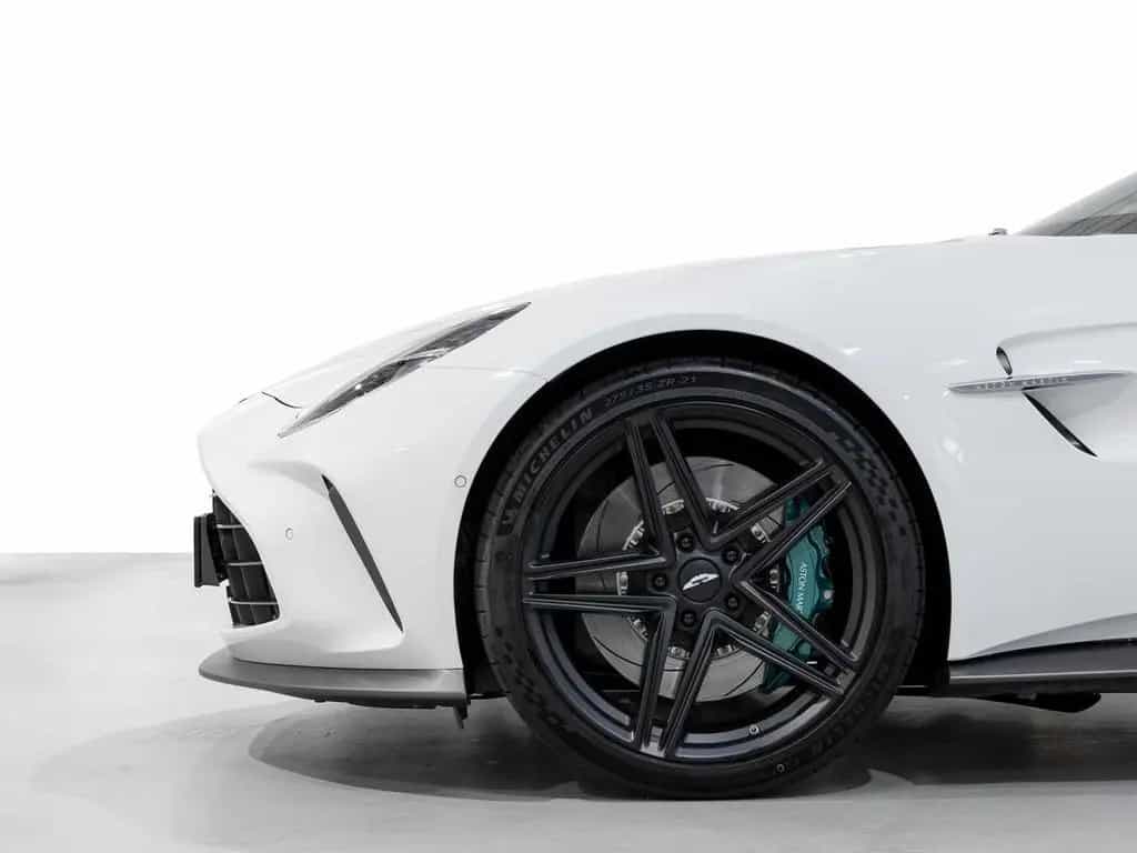 Aston Martin V8 Vantage -Lunar White- null-photo-11