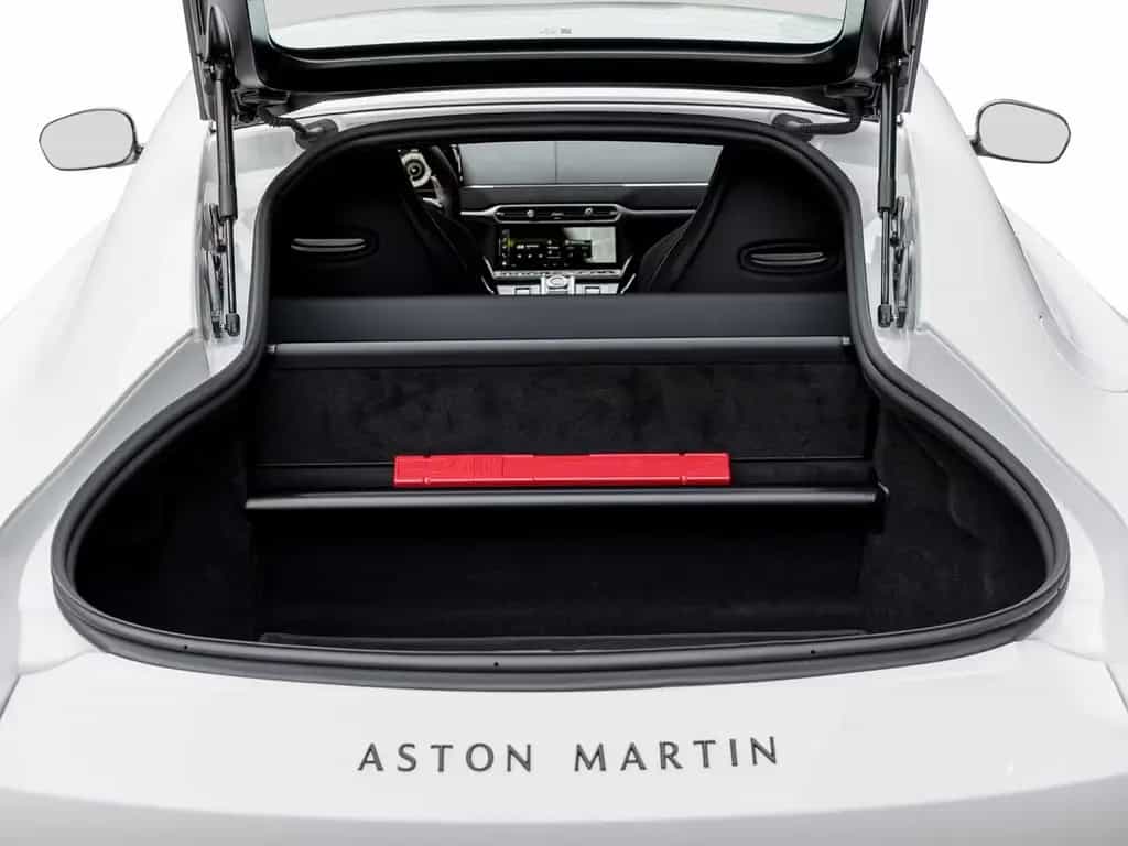 Aston Martin V8 Vantage -Lunar White- null-photo-15