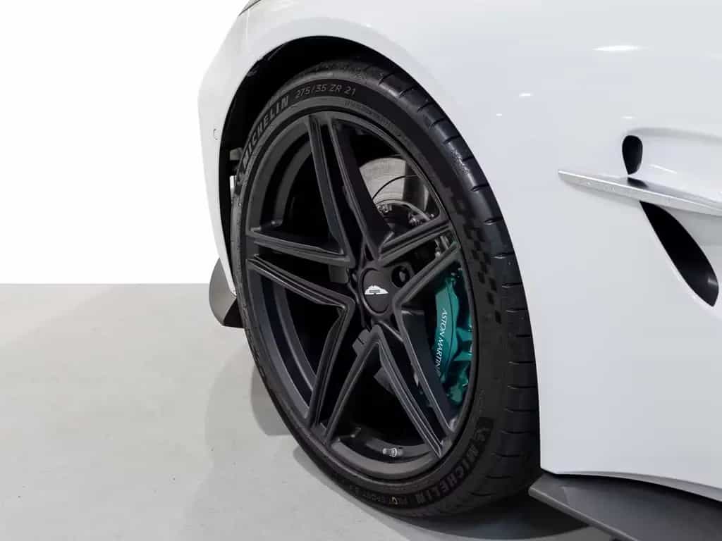 Aston Martin V8 Vantage -Lunar White- null-photo-3
