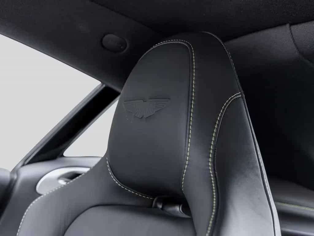 Aston Martin V8 Vantage -Lunar White- null-photo-4