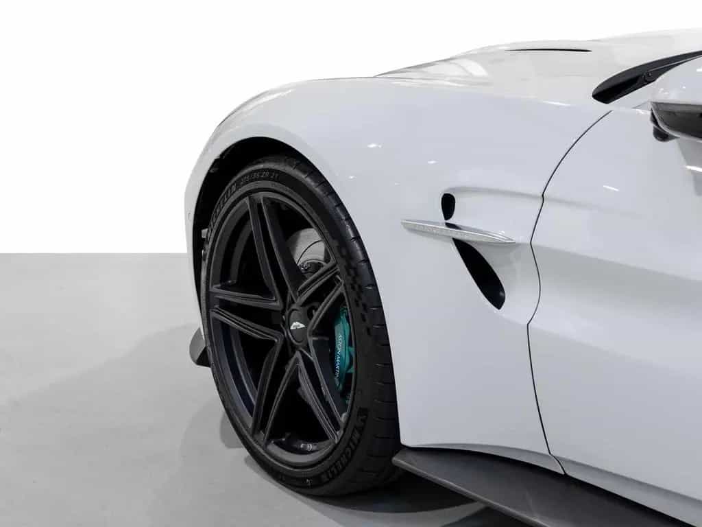 Aston Martin V8 Vantage -Lunar White- null-photo-8