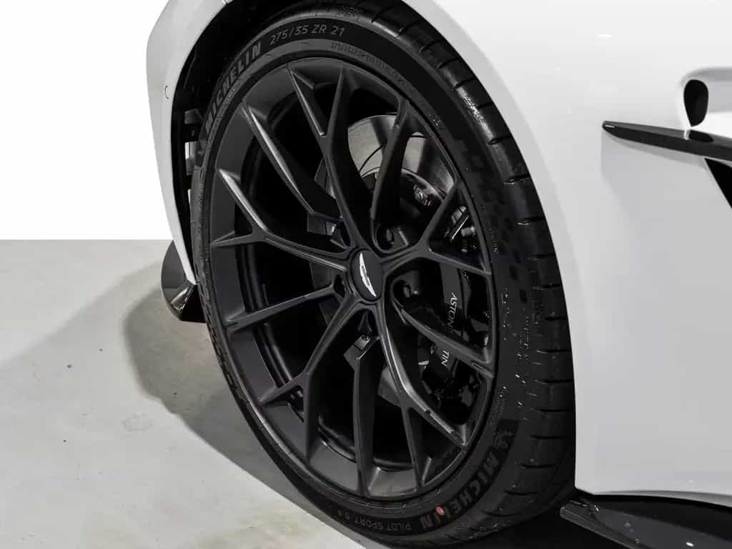 Aston Martin V8 Vantage -Zenith White- 01/2026-photo-3