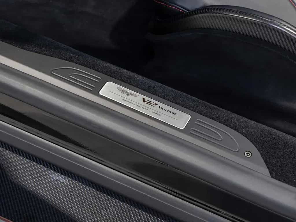 Aston Martin New Vantage V12 Roadster -Onyx Black- 05/2023-photo-17